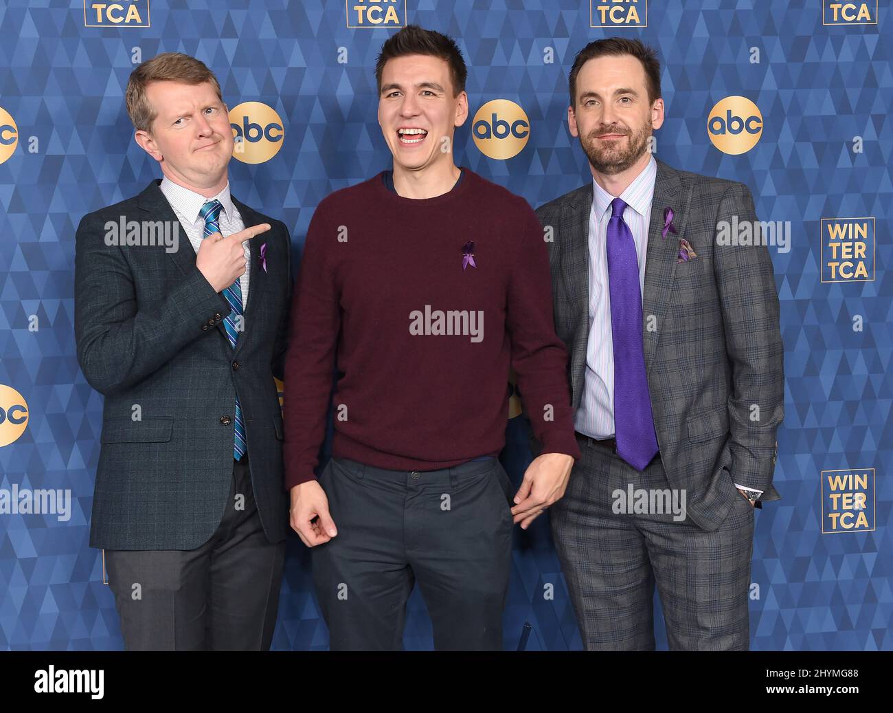 Ken Jennings, James Holzhauer y Brad Rutter en la alfombra de llegadas