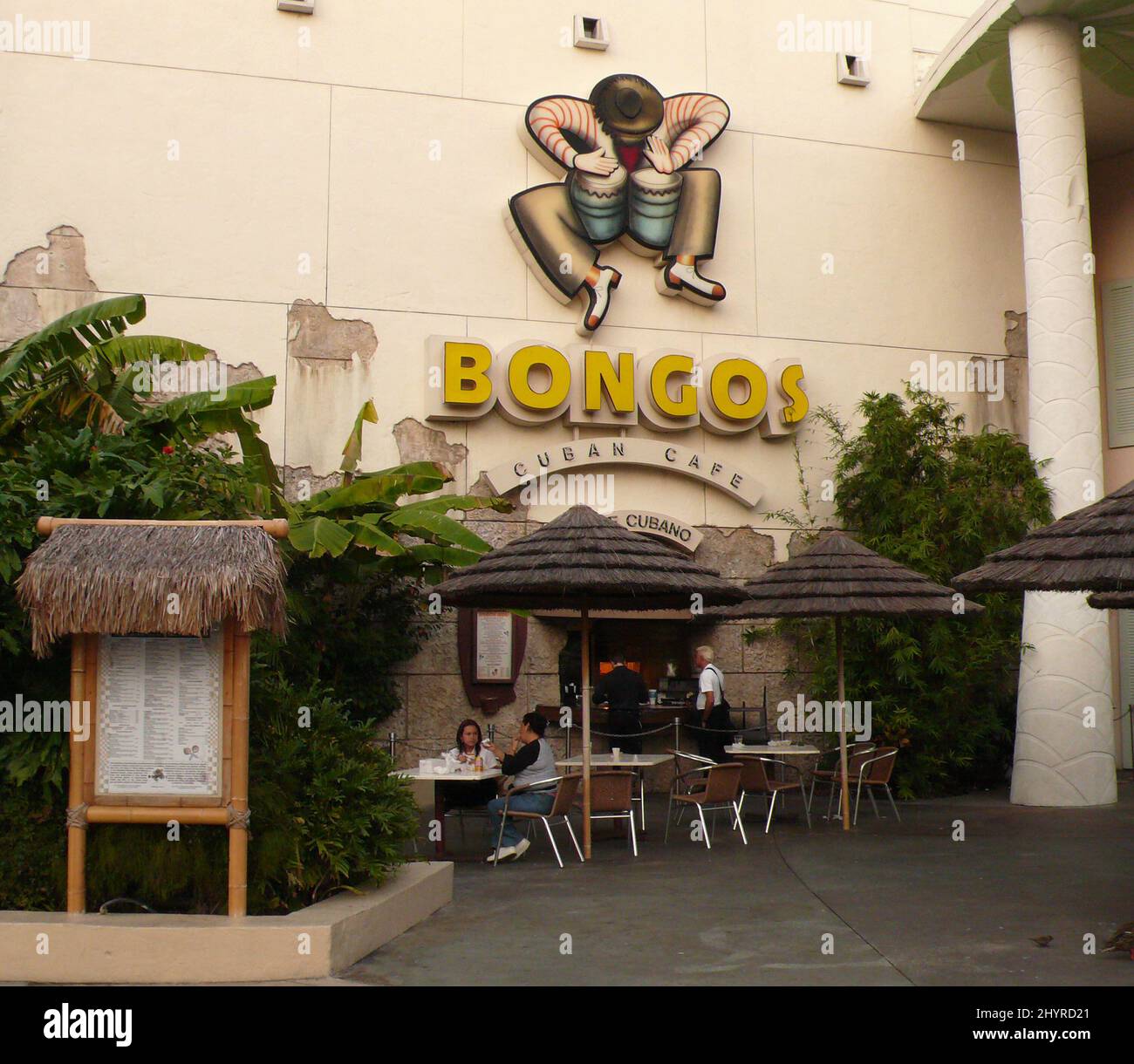 Bongos Cuban Cafe, propiedad de Gloria y Emilio Estefan, en Walt Disney World en Orlando, Florida. Foto de stock