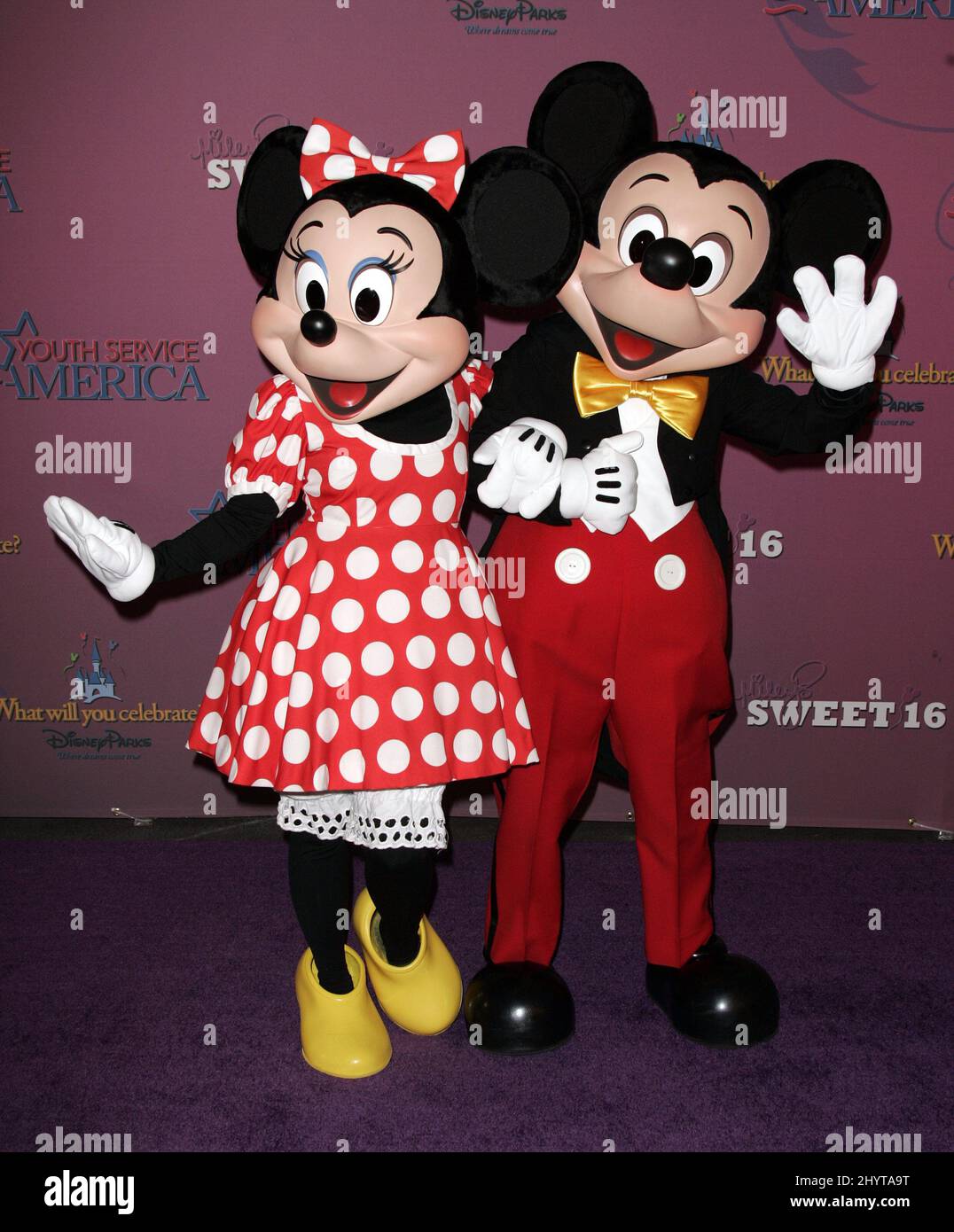 Minnie mouse and mickey fotografías e imágenes de alta resolución - Alamy