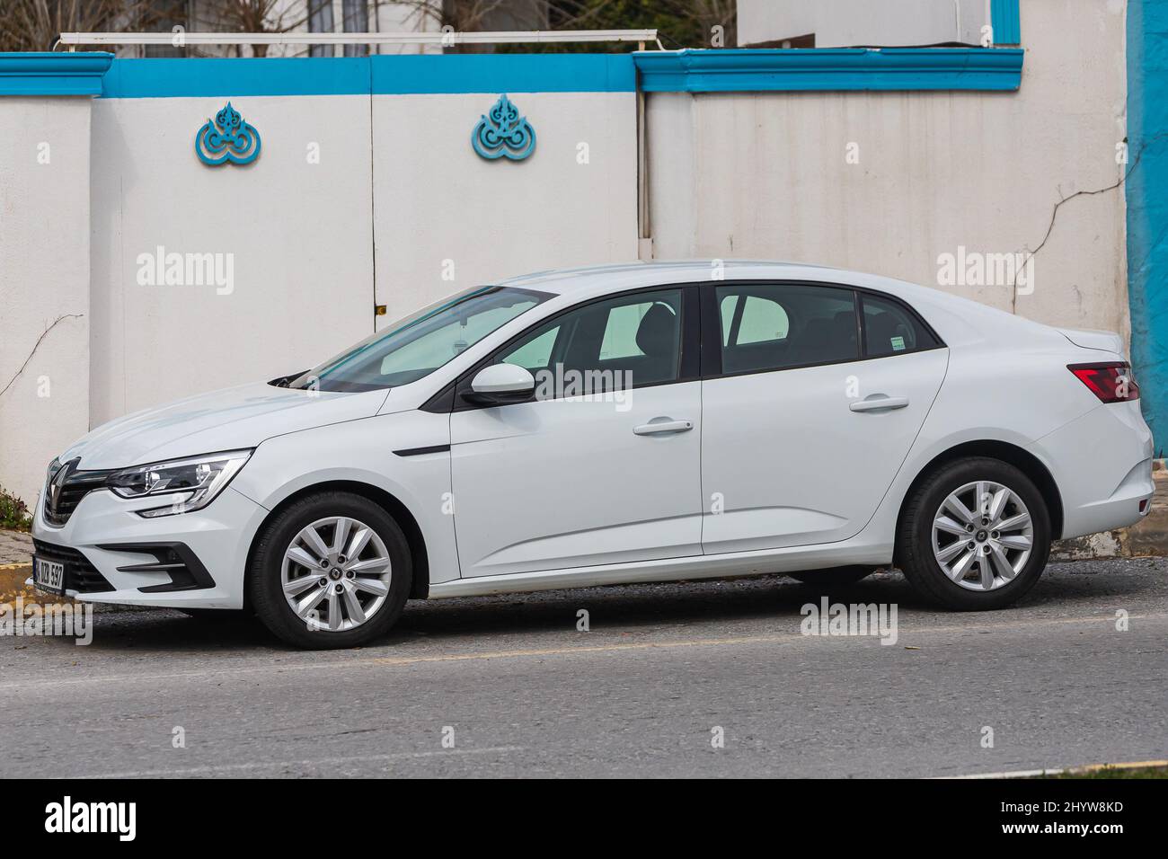 Viejo Auto De Hatchback Renault Megane Ii Nieve Estacionado En Gdansk 12 De  Marzo De 2023. Imagen de archivo editorial - Imagen de cubierto, hermoso:  271759269