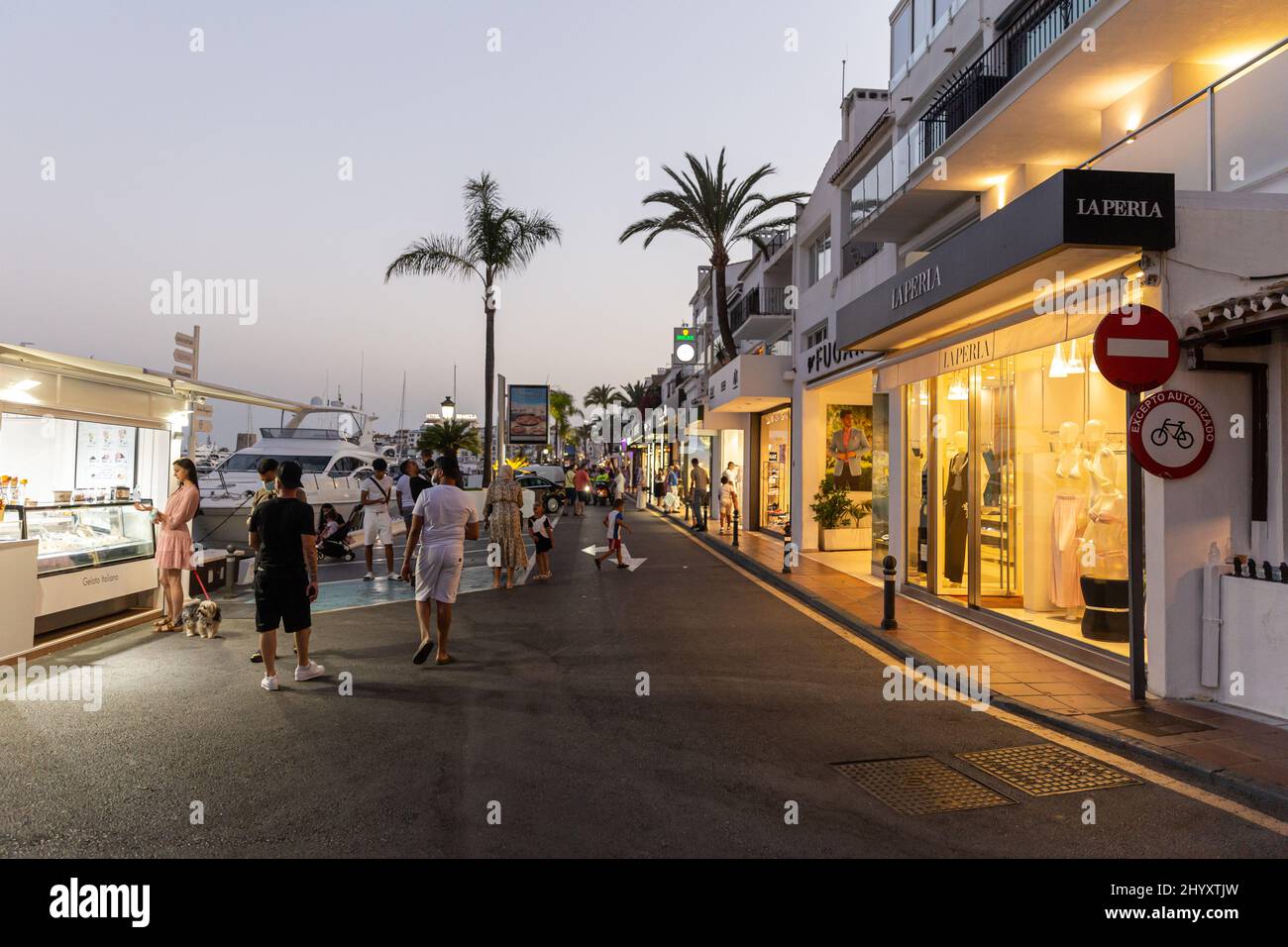 Tropezón tanto Librería Tienda de moda marbella fotografías e imágenes de alta resolución - Página 2 - Alamy Tropezón tanto Librería Tienda de moda marbella fotografías e imágenes de alta resolución - Página 2 - Alamy
