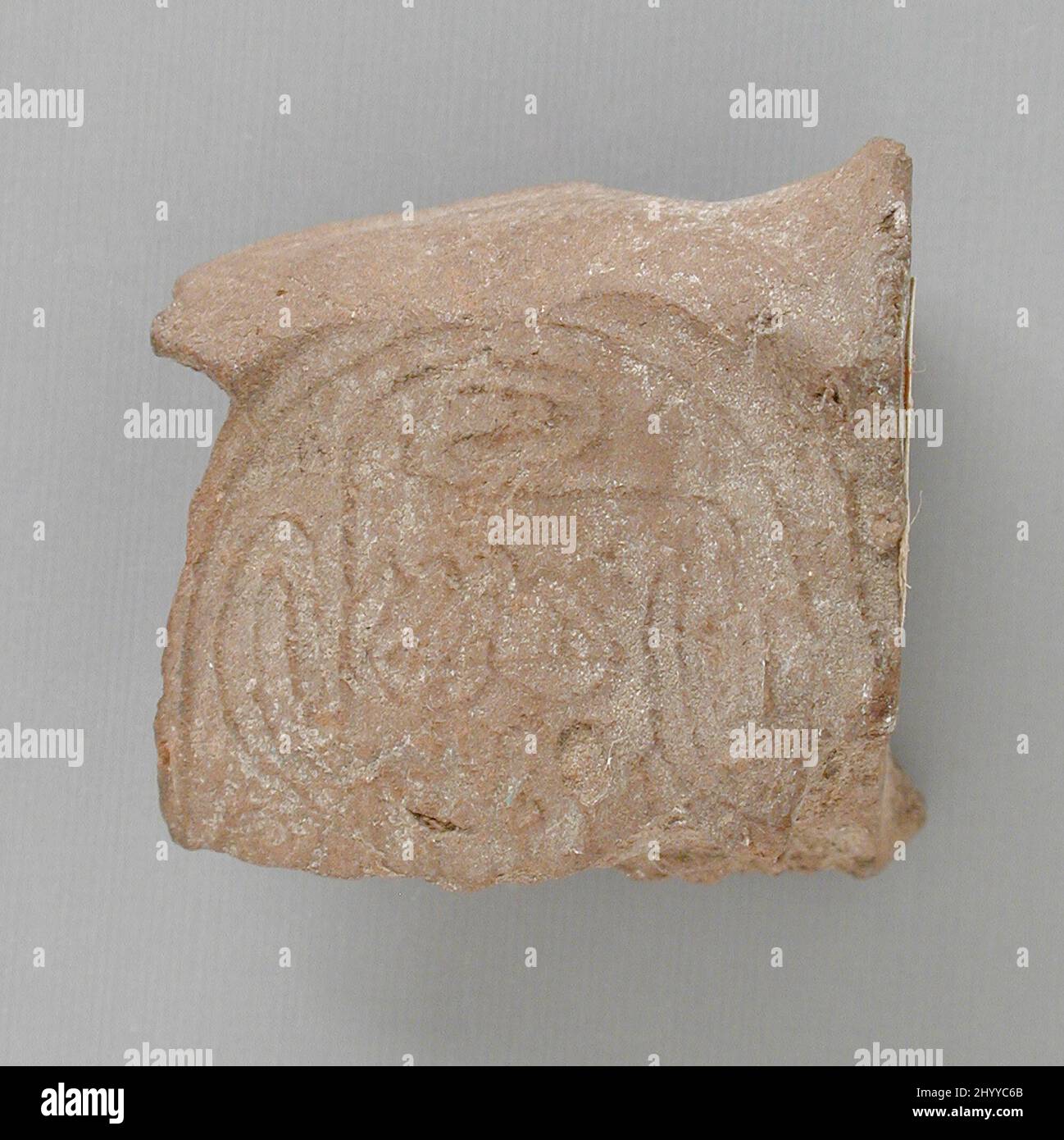 Impresión de sellado con diseño en espiral. Egipto, Reino Medio (?) (2061 - 1665 BCE). Herramientas y equipo; sellos. Arcilla semi-cocida con quemarse Foto de stock
