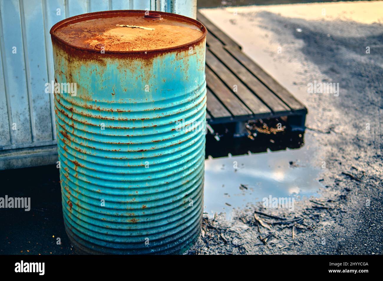 Tambor de metal fotografías e imágenes de alta resolución - Alamy