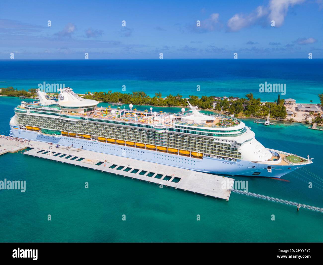 Crucero MS Freedom of the Seas atracó en el puerto de Nassau, Nassau, Isla  de Nueva Providencia, Bahamas Fotografía de stock - Alamy