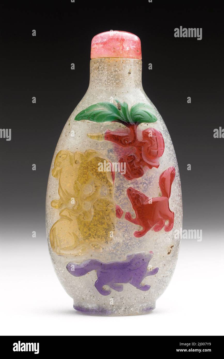 Botella de rapé con florero animales de fotografías e imágenes de alta  resolución - Alamy