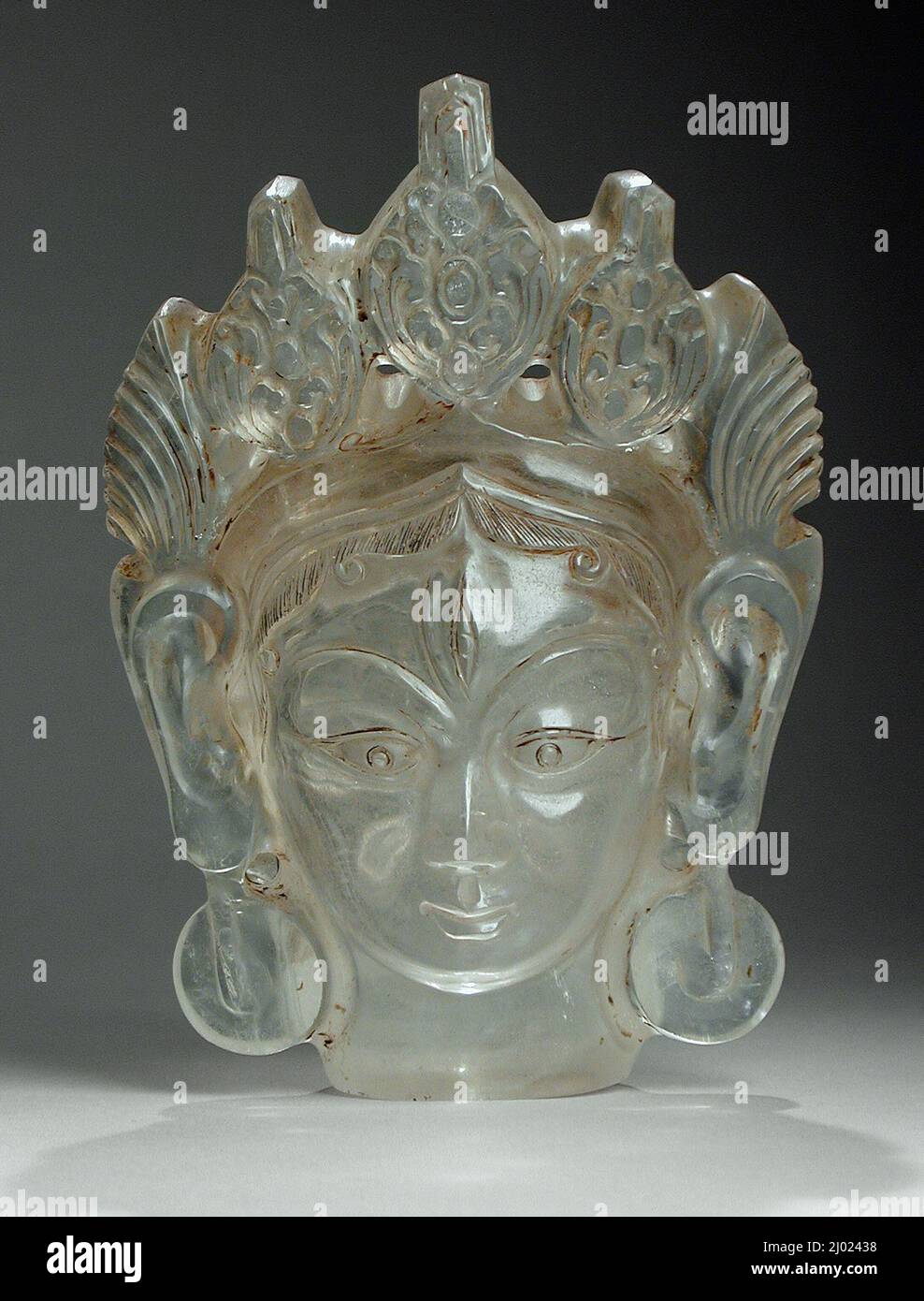 Jefe de una Deidad. Nepal, siglo 16th. Escultura. Cristal de roca Foto de stock