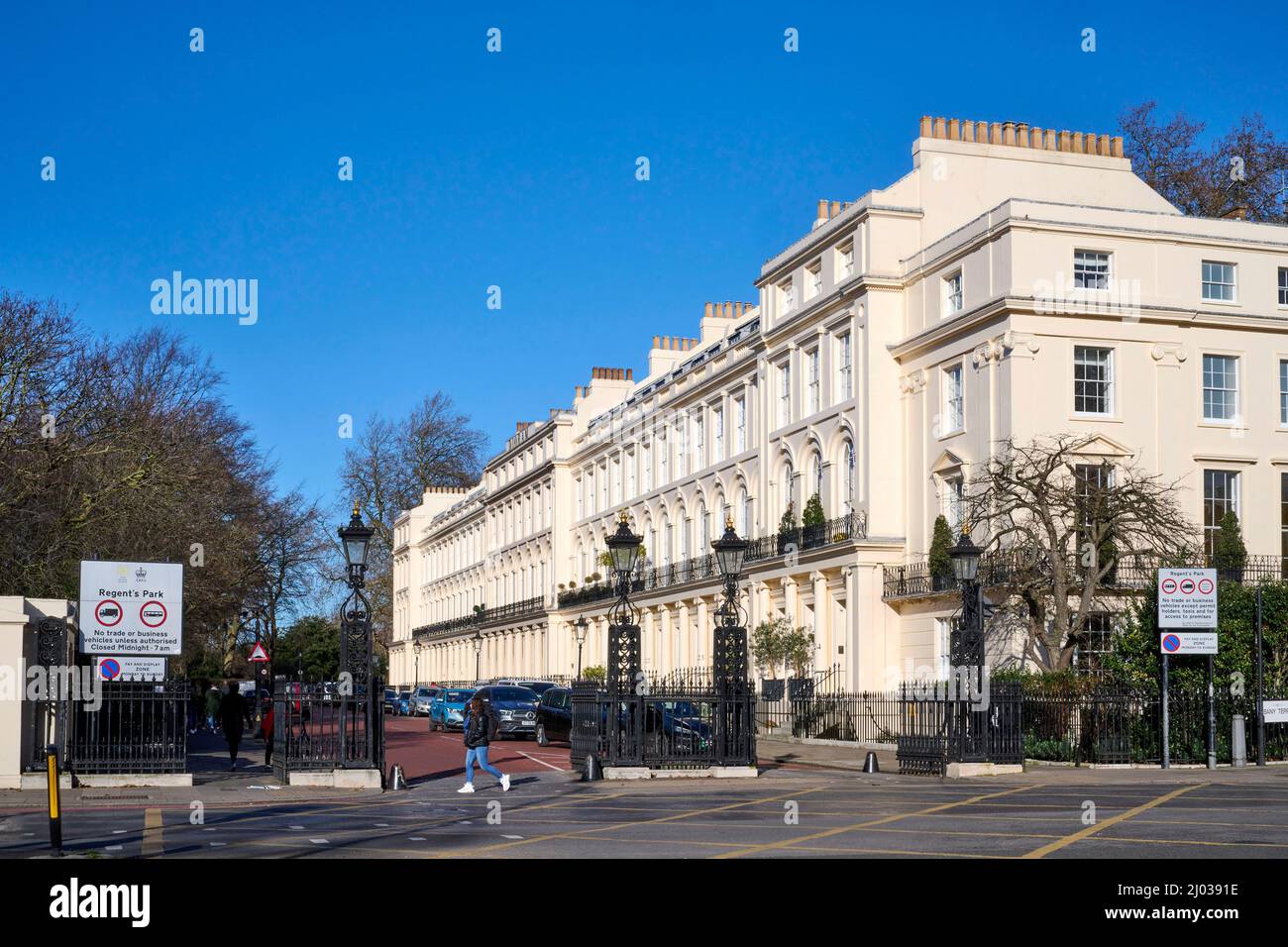 Regents Crescent, Londres Central, Reino Unido, Arquitectura Regency diseñada por John Nash Foto de stock