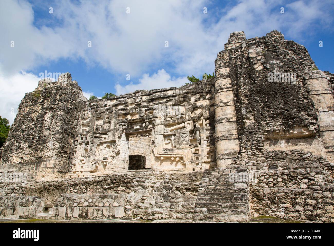 Puerta de la boca del monstruo, Estructura II, Ruinas mayas, Zona arqueológica de Hormiguero, Estilo de Río Bec, Estado de Campeche, México, América del Norte Foto de stock