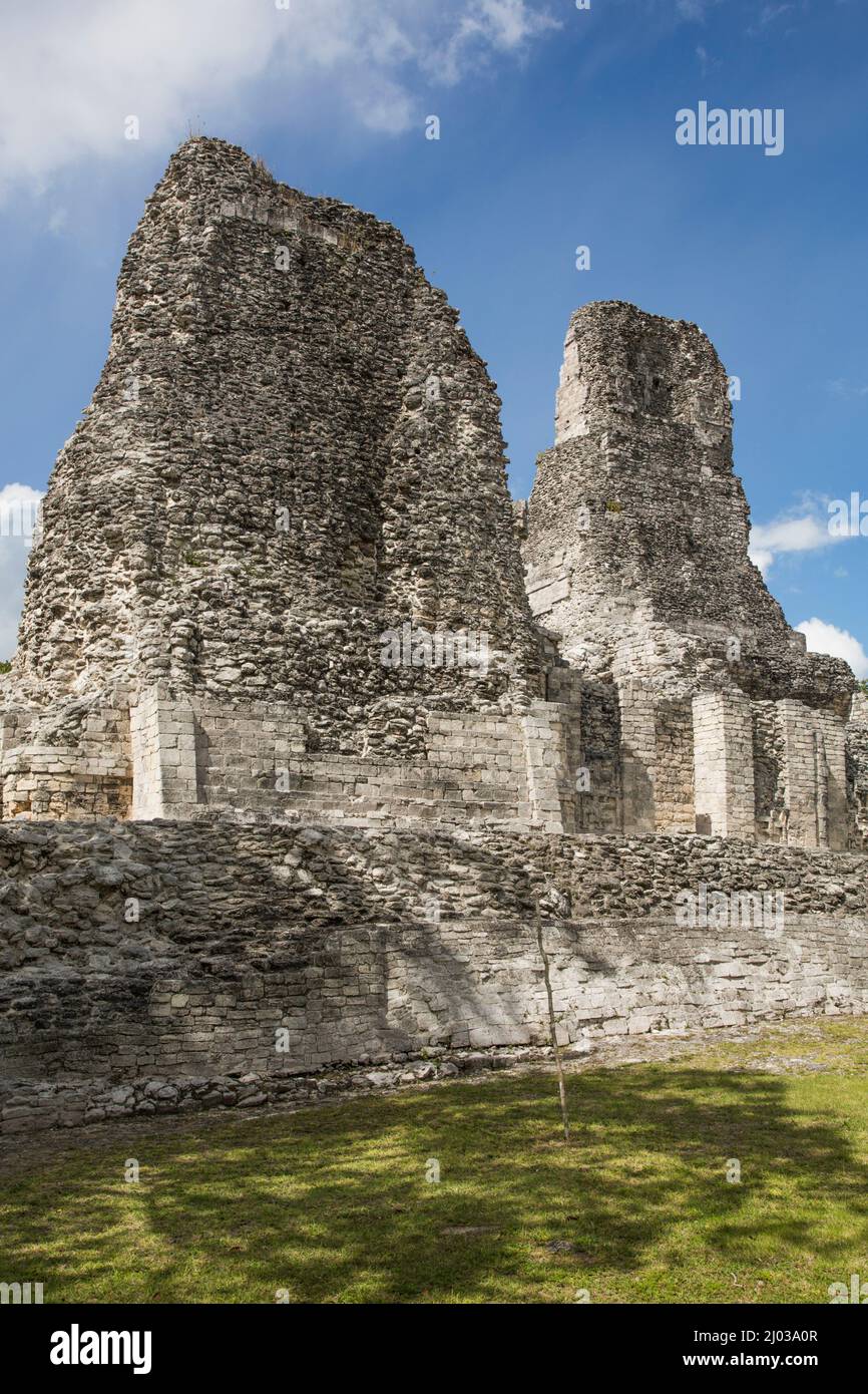 Ruinas Mayas, Estructura 1, Zona Arqueológica Xpujil, Estilo Río Bec, cerca de Xpujil, Estado de Campeche, México, América del Norte Foto de stock