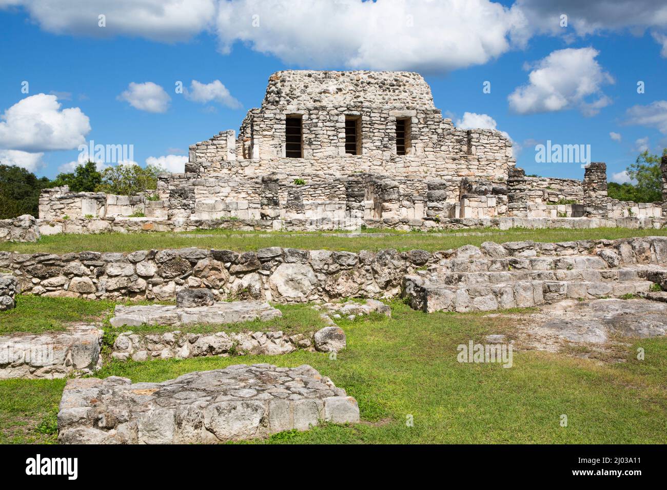 Templo de los Nichos Paintados, Ruinas Mayas, Zona Arqueológica Mayapan, Estado de Yucatán, México, América del Norte Foto de stock