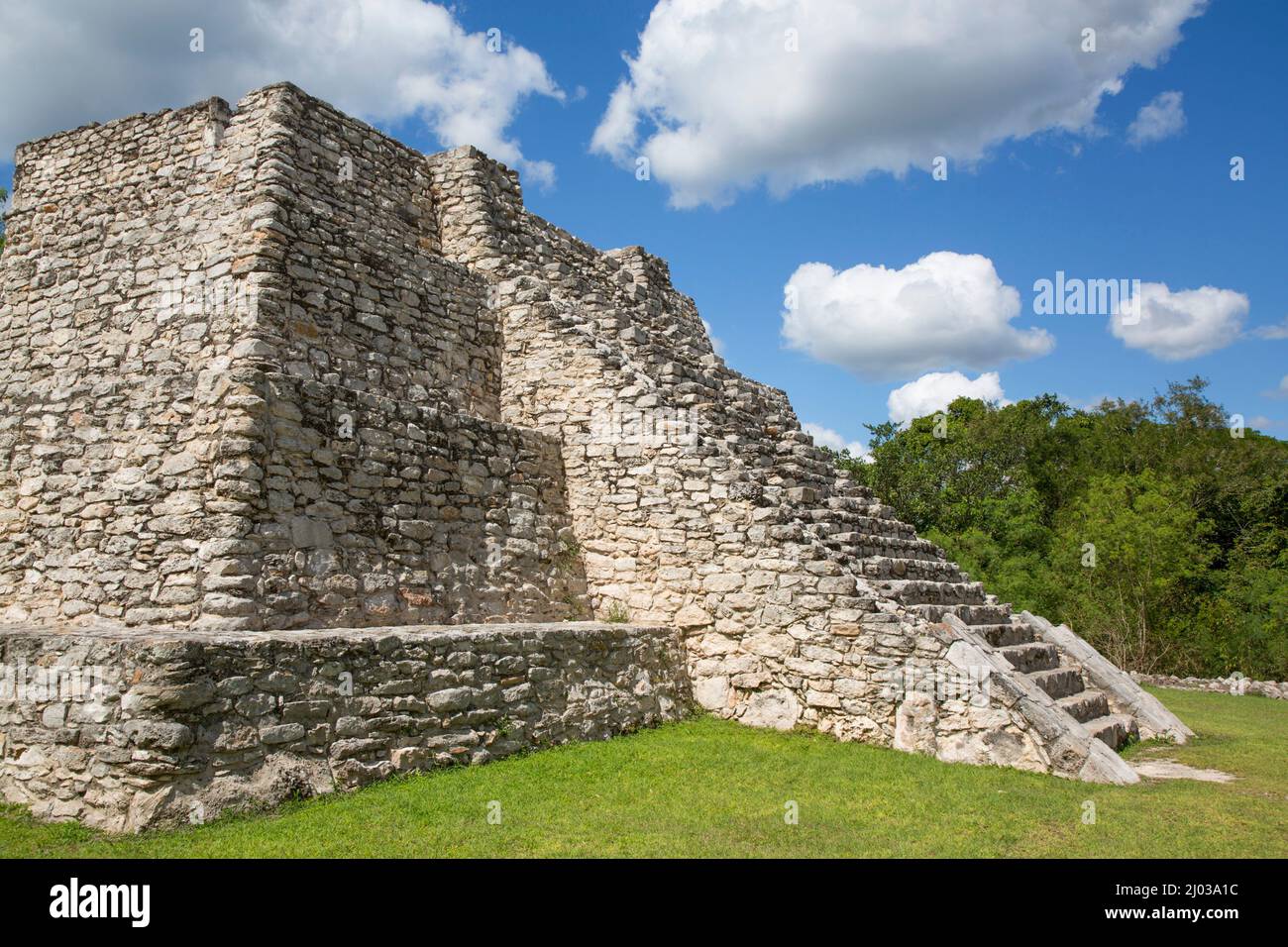 Pirámide Crematorium, Ruinas Mayas, Zona Arqueológica Mayapan, Estado de Yucatán, México, América del Norte Foto de stock