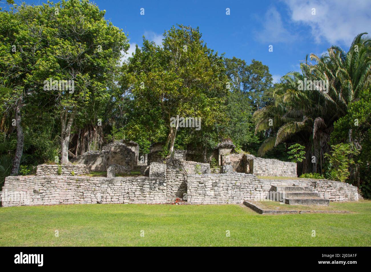 El Palacio, Ruinas Mayas, Zona Arqueológica Kohunlich, Quintana Roo, México, América del Norte Foto de stock