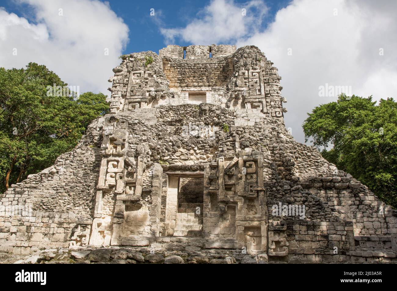 Estructura XX, Ruinas Mayas, Zona Arqueológica de Chicanna, Estado de Campeche, México, América del Norte Foto de stock