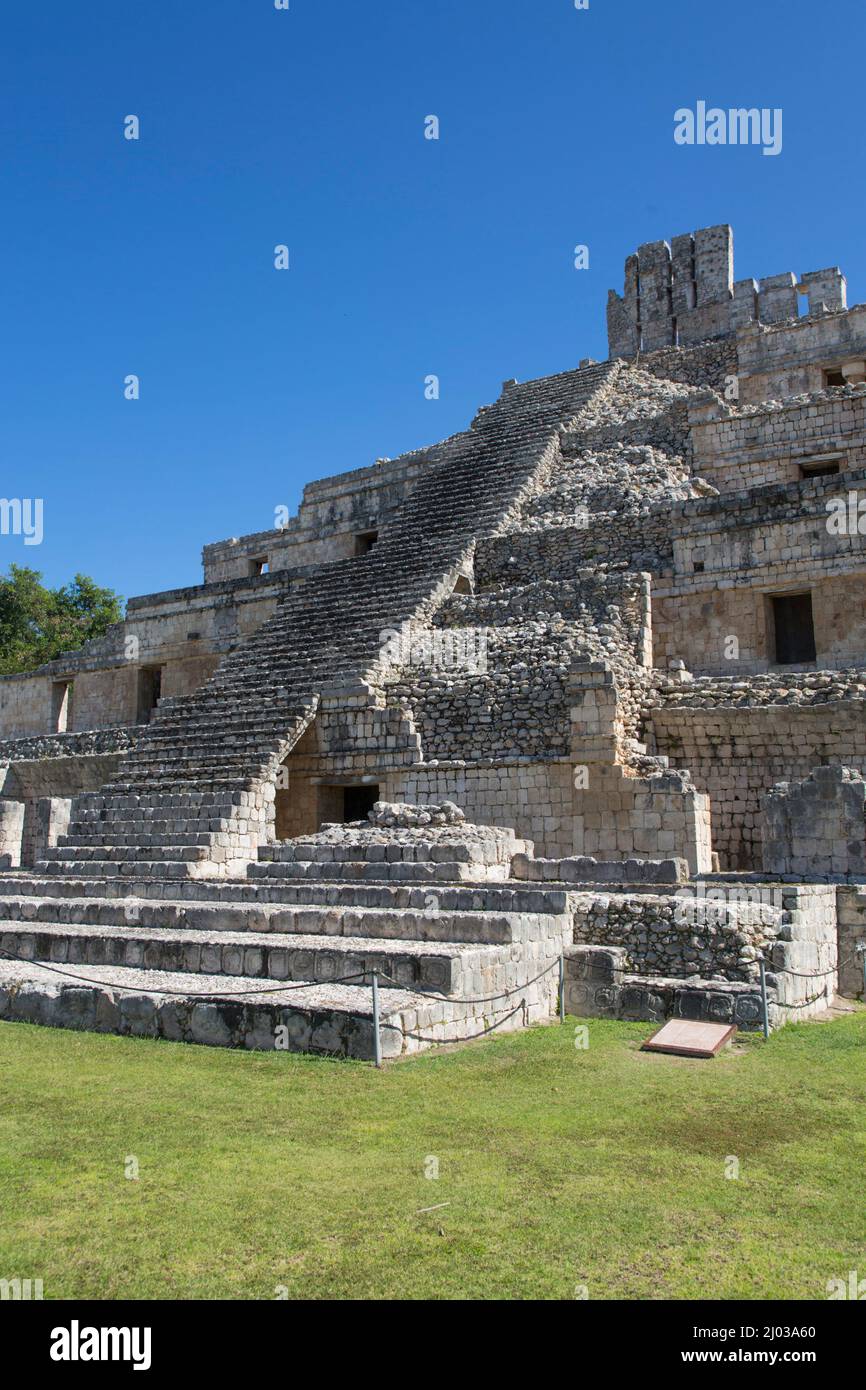 Templo de las Cinco Historias, Zona Arqueológica de Edzna, Estado de Campeche, México, América del Norte Foto de stock