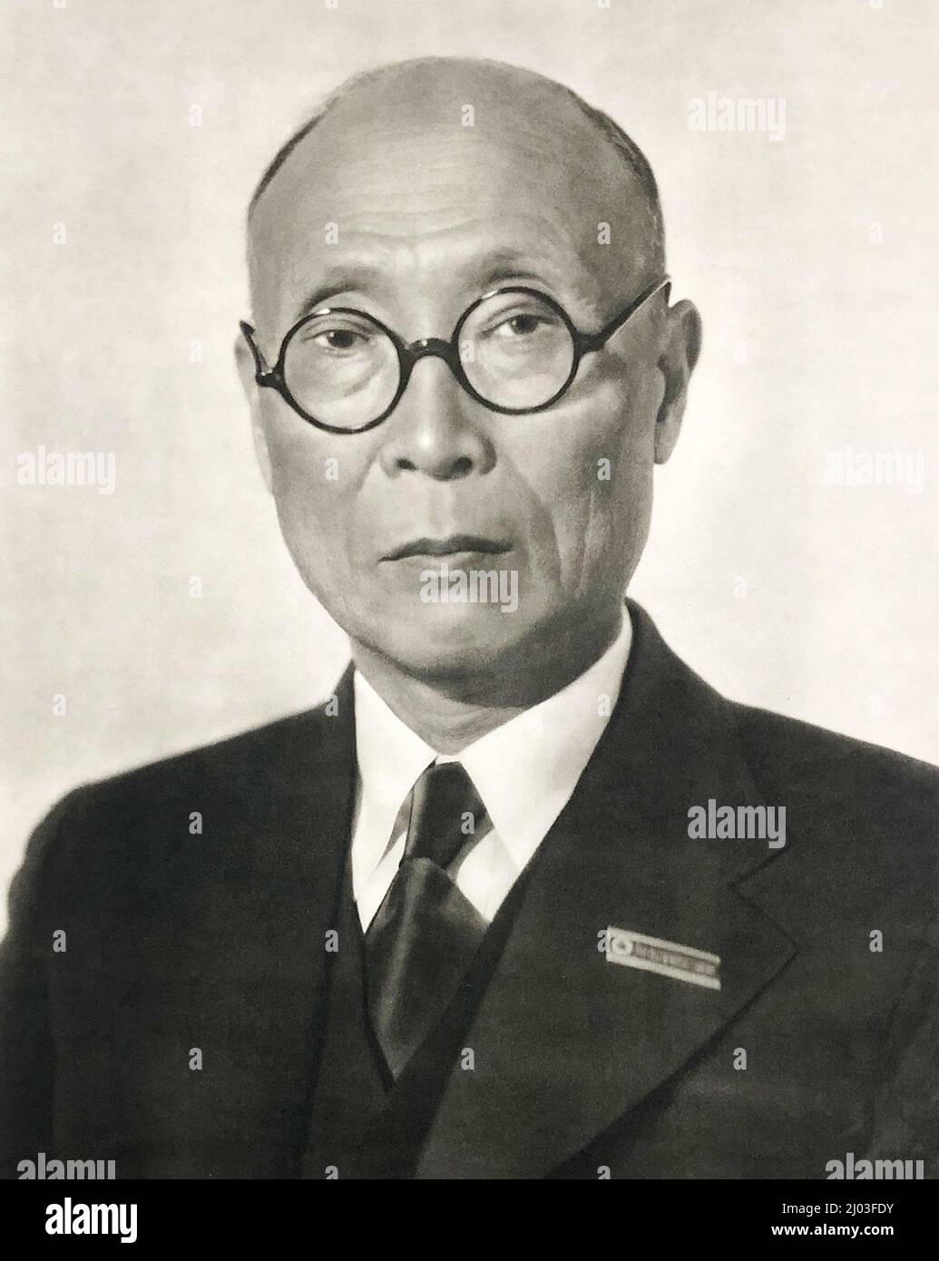 Foto retrato de Kim Tu-bong (1889 - 1958). Fue el primer Presidente del Partido de los Trabajadores de Corea del Norte (predecesor del actual Partido de los Trabajadores de Corea del Norte) de 1946 a 1949. Foto de stock