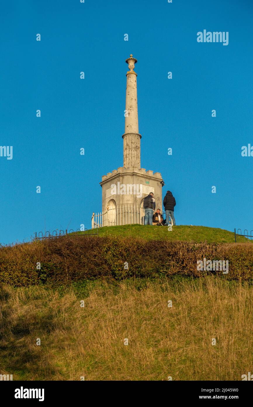 Monumento en la parte superior del montículo, Dane John Gardens, Canterbury, Kent, Inglaterra Foto de stock