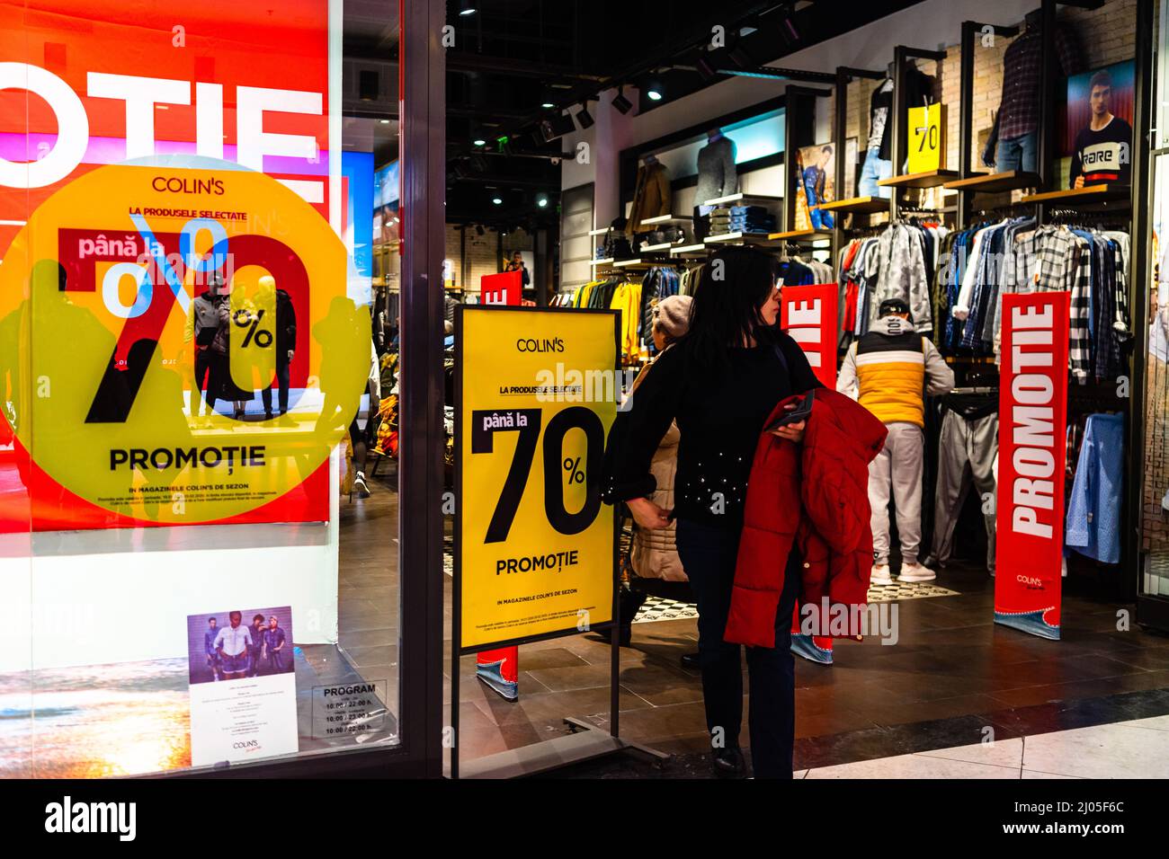 Publicidad para bajar los productos de venta al por menor - todo por un euro  Fotografía de stock - Alamy
