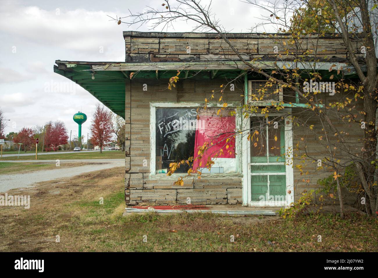 EE.UU., Great Plains, Kansas, Labette Countyy, Chetopa, tienda abandonada Foto de stock