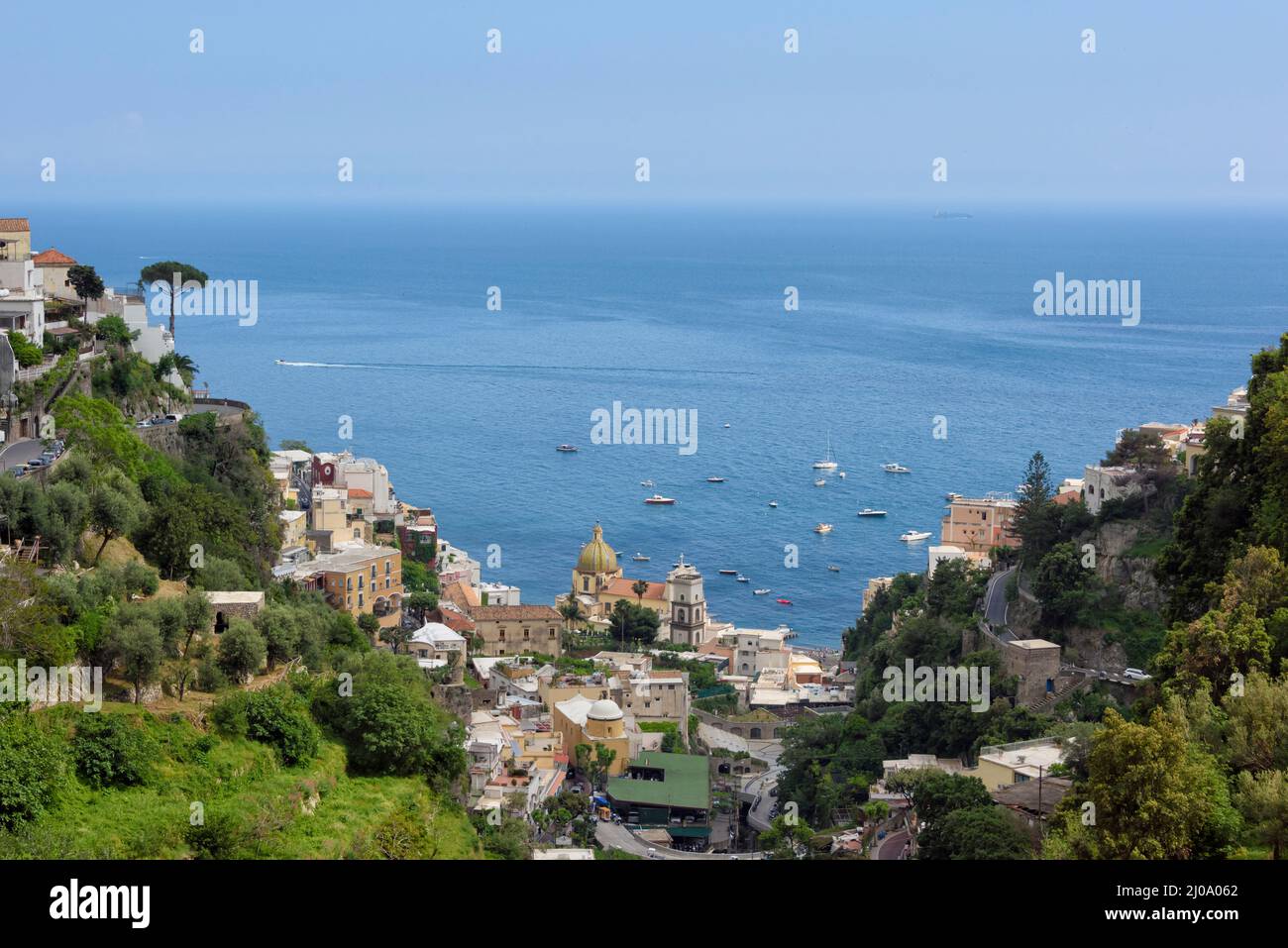 Positano a lo largo de la costa de Amalfi, provincia de Salerno, región de Compania, Italia Foto de stock