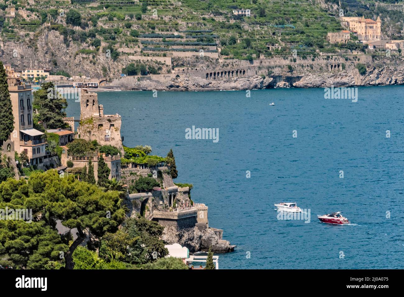 Amalfi a lo largo de la costa de Amalfi, provincia de Salerno, región de Compania, Italia Foto de stock