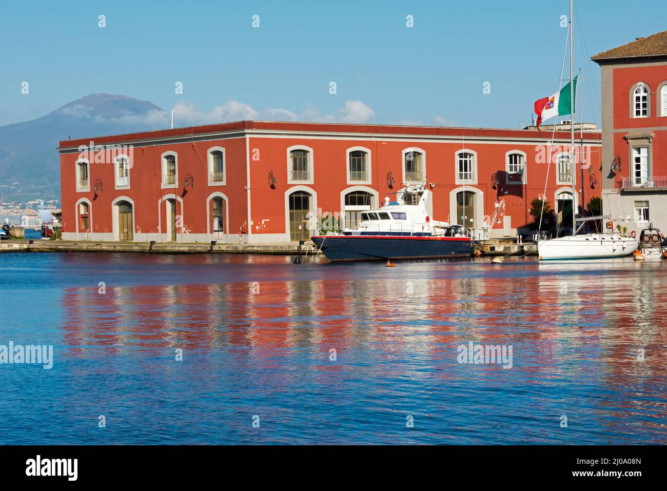 Barcos en el puerto, Nápoles, región de Campania, Italia Foto de stock