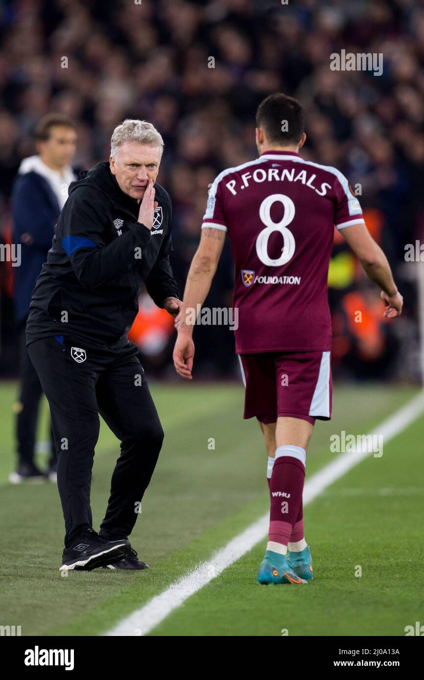 LONDRES, REINO UNIDO. MAR 17th David Moyes de West Ham habla durante el partido de la UEFA Europa League entre West Ham United y Sevilla FC en el London Stadium, Stratford, el jueves 17th de marzo de 2022. (Crédito: Federico Maranesi | Mi Noticias) Crédito: MI Noticias y Deporte / Alamy Live News Foto de stock