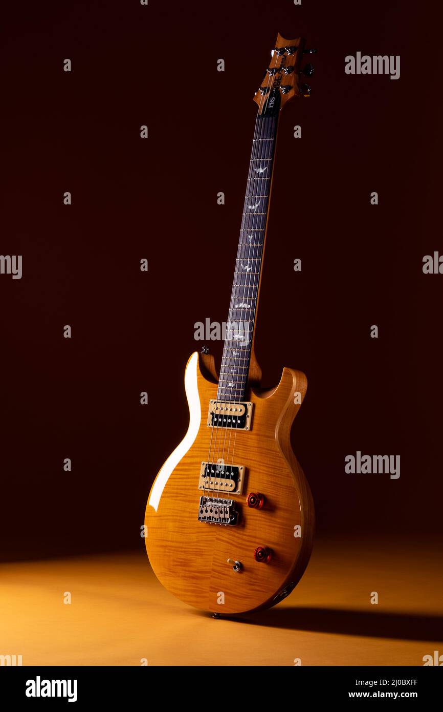 Prs guitar fotografías e imágenes de alta resolución - Alamy