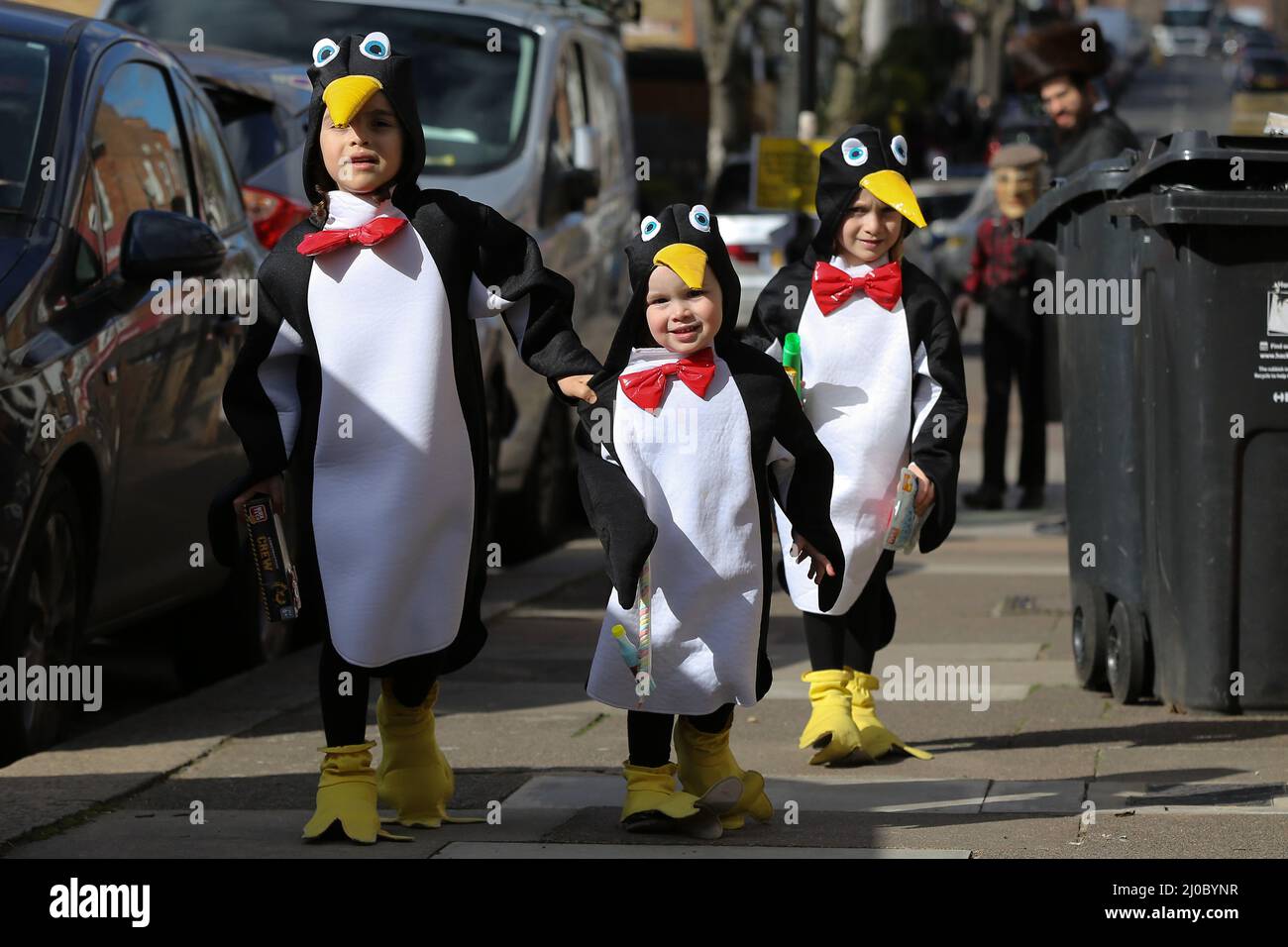 Disfraz de pingüino fotografías e imágenes de alta resolución - Alamy