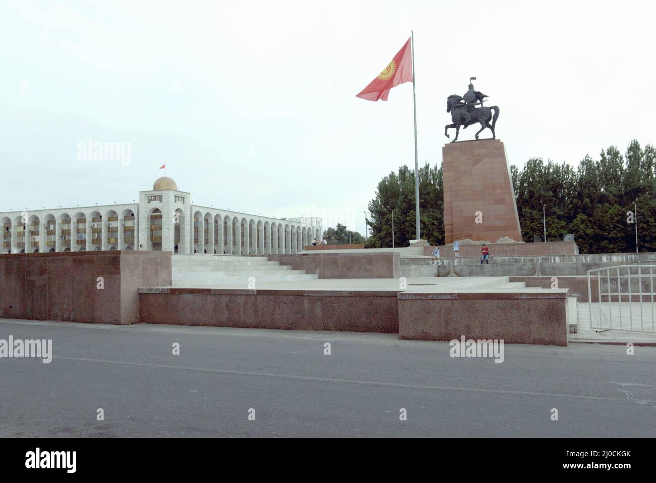 Monumento al héroe de la épica nacional Manas the Great, Bishkek, Kirguistán Foto de stock