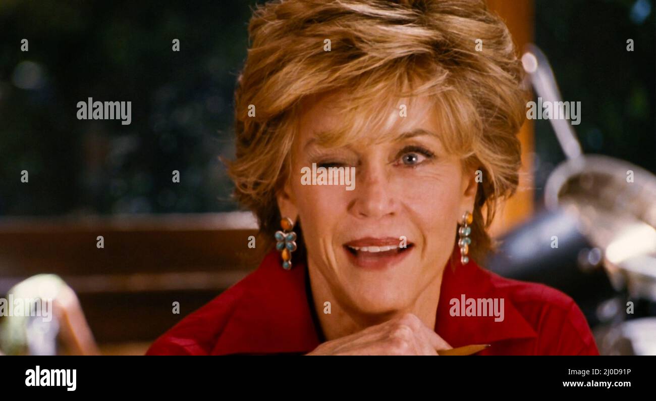 Jane Fonda Películas Y Programas De Televisión EE.UU. Jane Fonda en una escena de la película (C)New Line Cinema :  Monster-in-Law (2005). Argumento: La vida amorosa de Charlotte se reduce a  una cadena interminable de desastrosas fechas ciegas, hasta