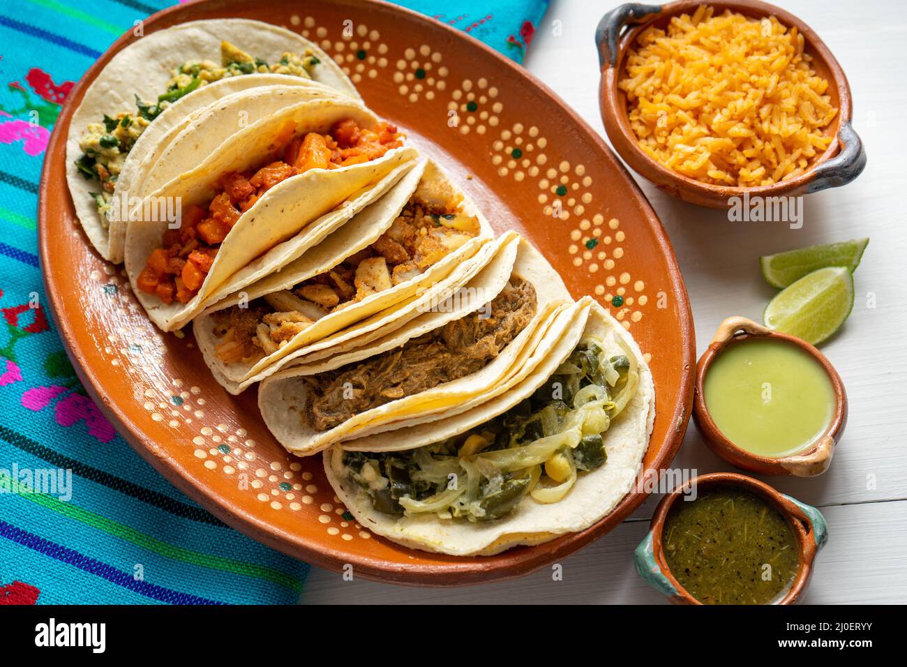 Guiso tradicional mexicano tacos 'guisados' Fotografía de stock - Alamy