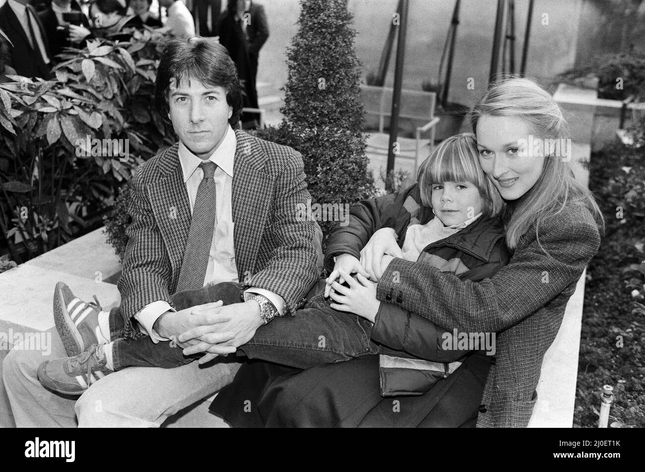El actor Dustin Hoffman con la actriz Meryl Streep y el joven Justin