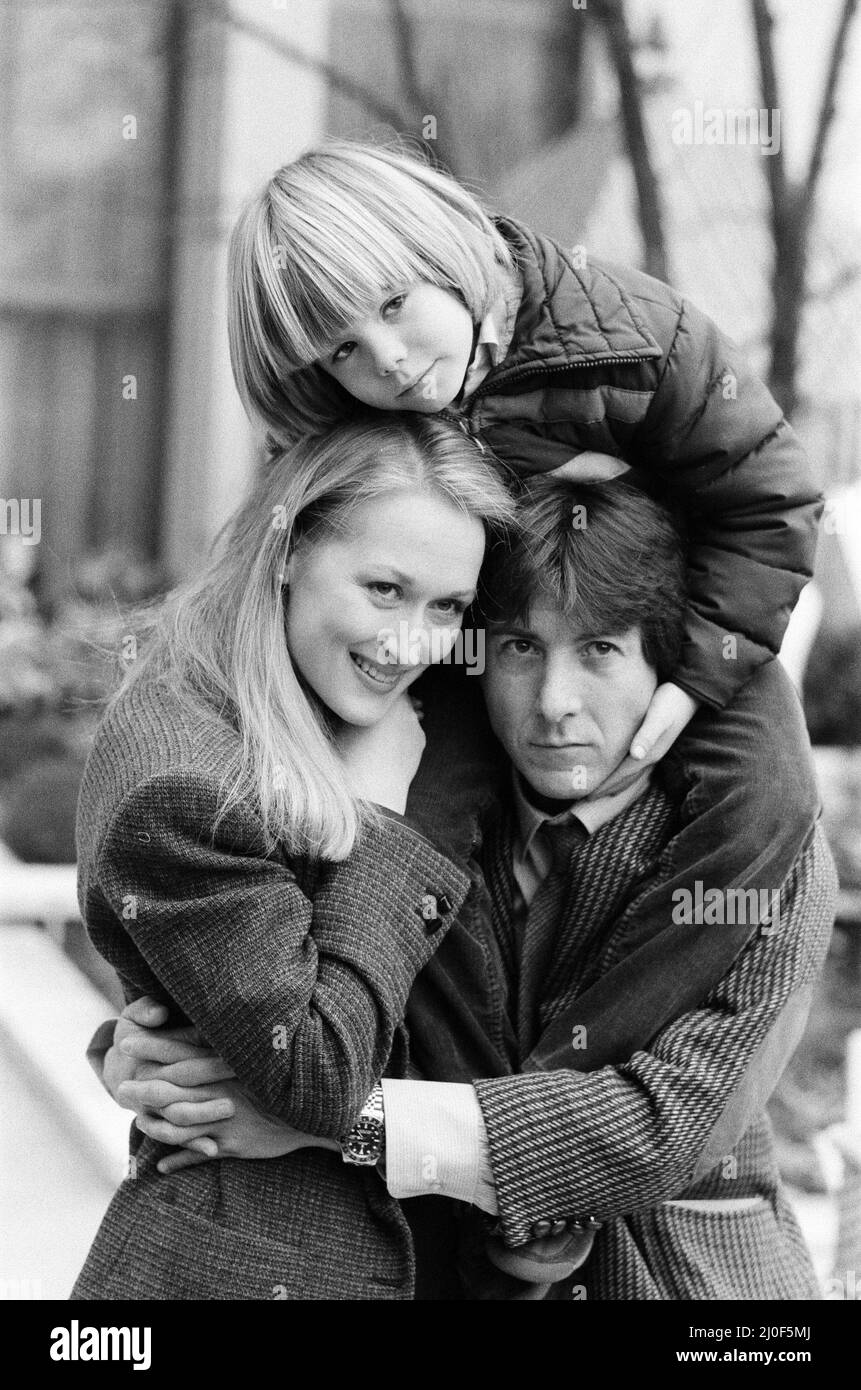 El actor Dustin Hoffman con la actriz Meryl Streep y el joven Justin