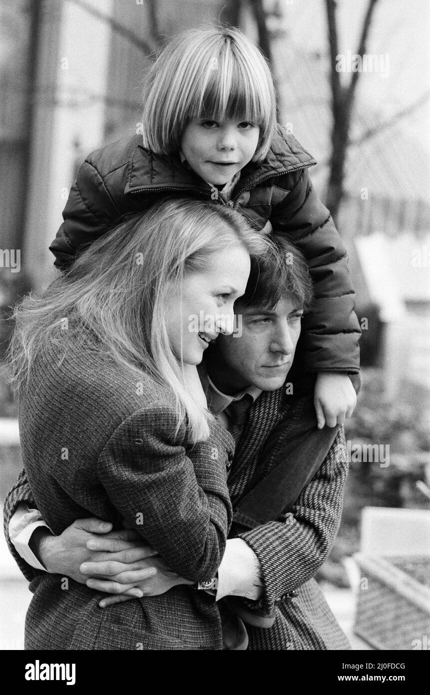 El actor Dustin Hoffman con la actriz Meryl Streep y el joven Justin