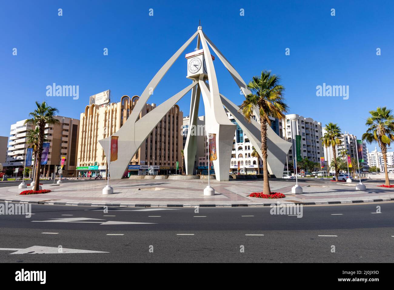 La rotonda de la torre del reloj de Deira, un antiguo monumento de Dubai construido en 1965. Emiratos Árabes Unidos. Oriente Medio. Foto de stock