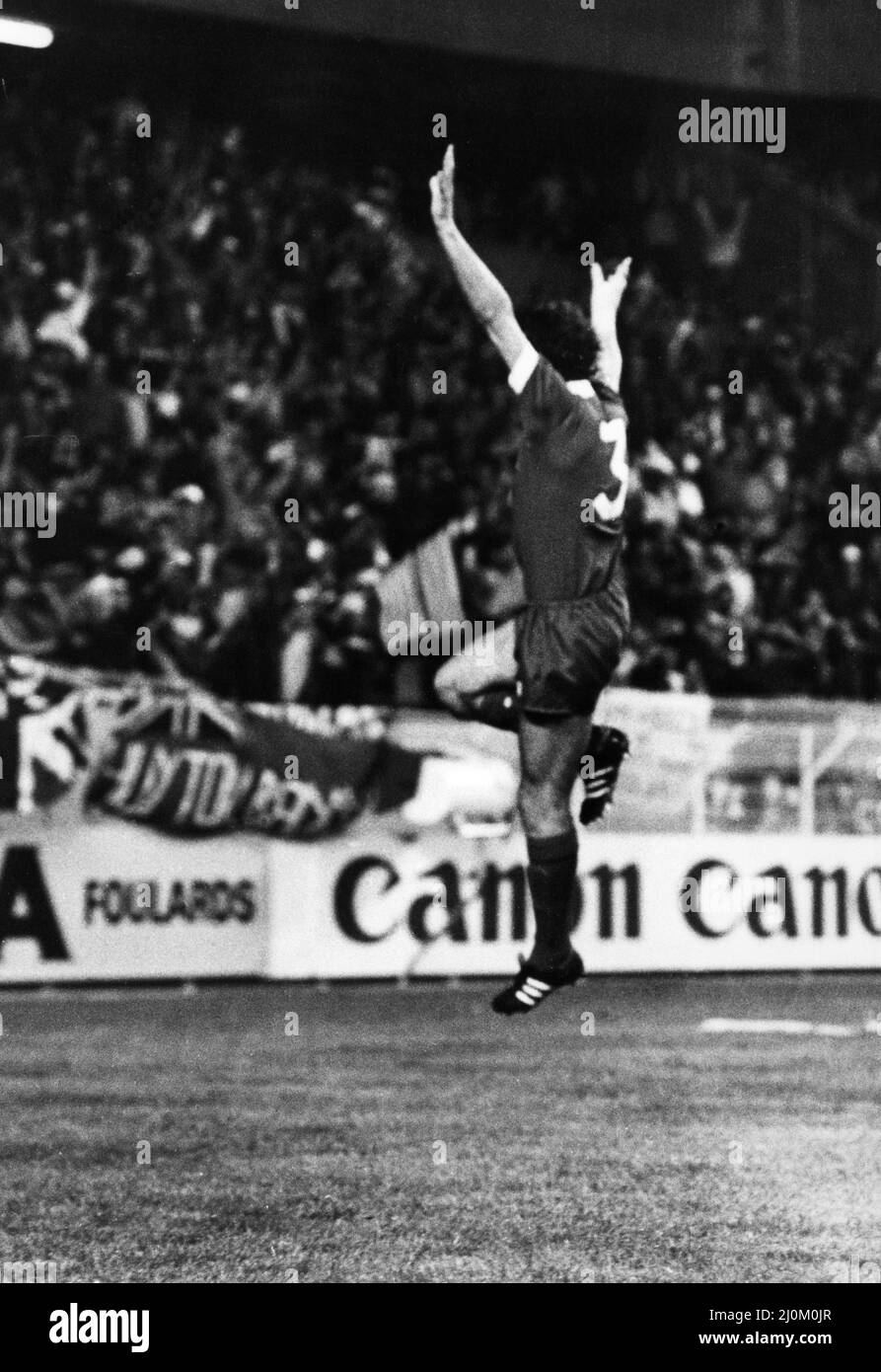 Final de la Copa de Europa en el Parc Des Princes de París, Francia. Liverpool 1 contra Real Madrid 0. Alan Kennedy de Liverpool se celebra después de marcar el único gol del partido en el minuto 82nd para sellar el tercer título europeo de Liverpool. 27th de mayo de 1981. Foto de stock