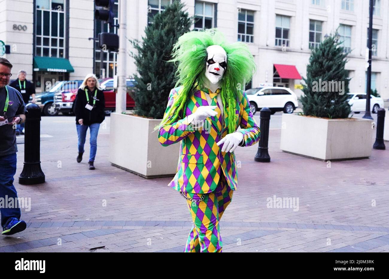 Clown outfit fotografías e imágenes de alta resolución - Alamy