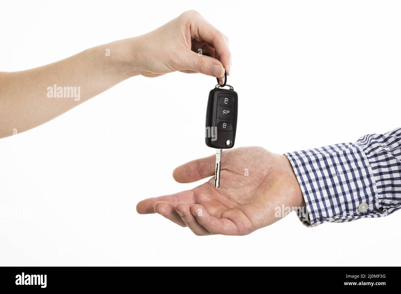 Cambio de las llaves del coche con las manos Fotografía de stock - Alamy