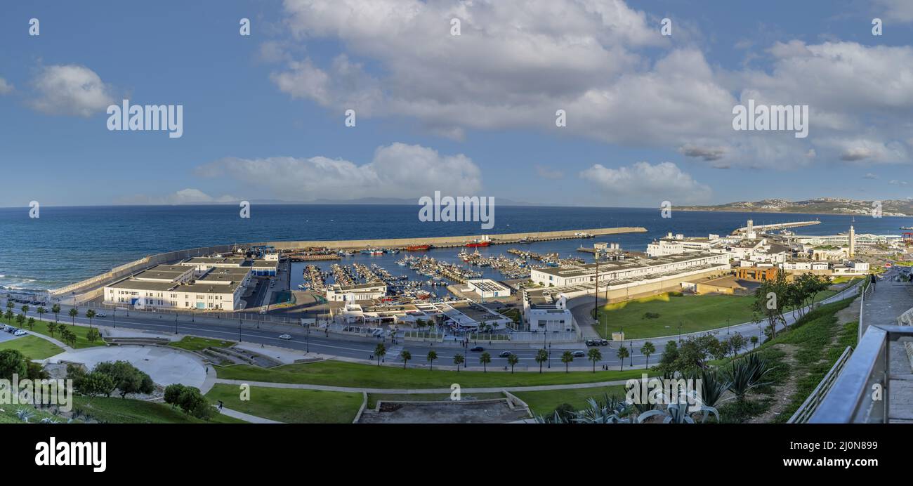 Vista panorámica del puerto de Peche Nouveau en Tánger, Moroco Foto de stock