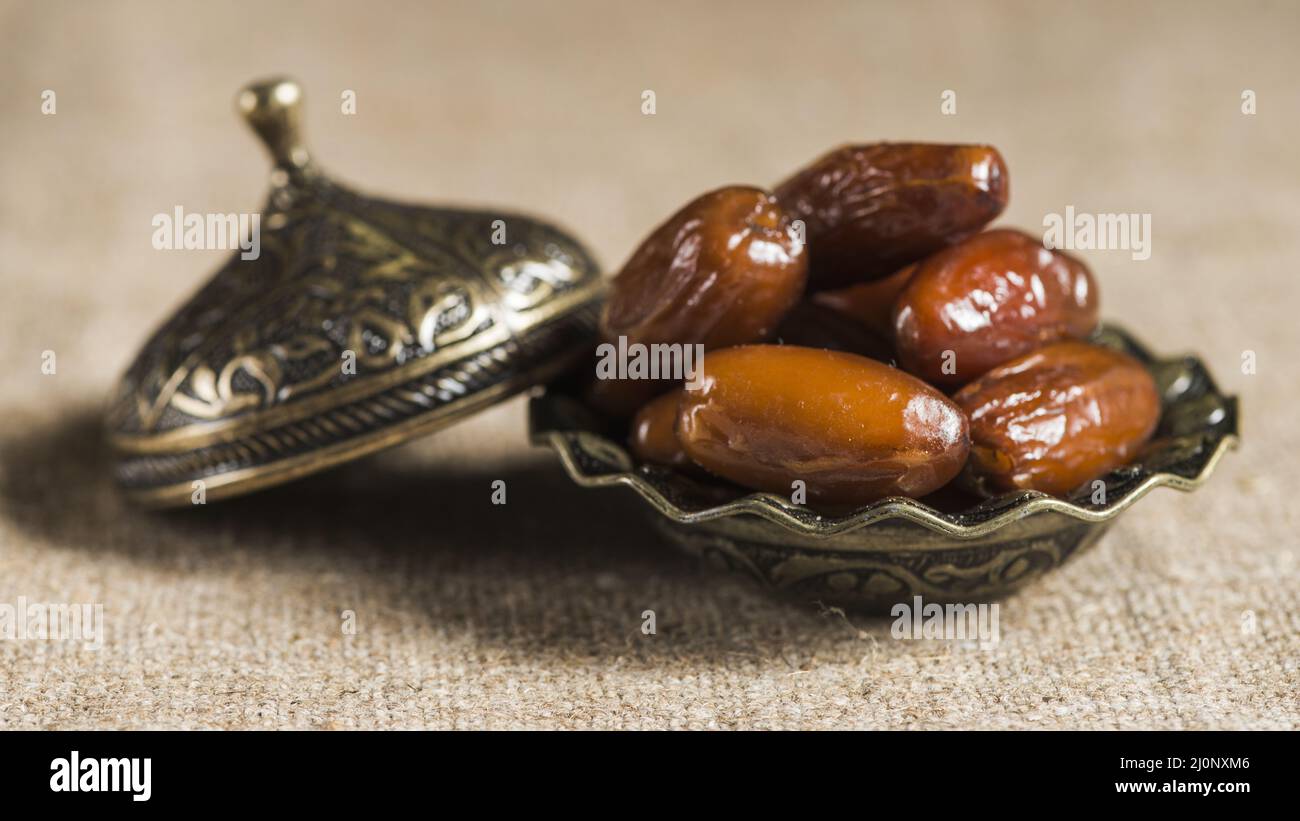 Concepto de Ramadán con algunas fechas. Alta calidad y resolución Hermoso concepto fotográfico Foto de stock