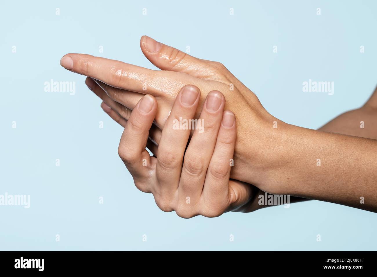 Niña lavandose las manos dibujo fotografías e imágenes de alta resolución - Alamy Niña lavandose las manos dibujo fotografías e imágenes de alta resolución - Alamy