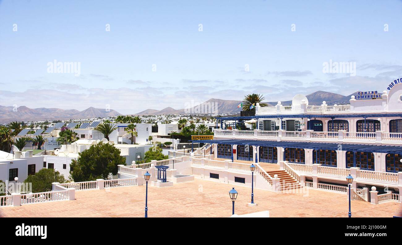 Estimar eterno Honestidad Terraza y azotea en un edificio en Puerto del Carmen, Lanzarote, Islas  Canarias, España, Europa Fotografía de stock - Alamy