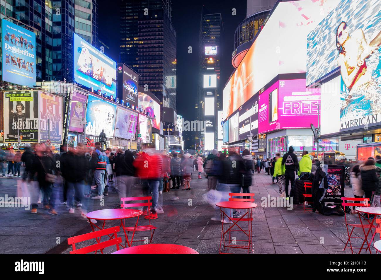 El Times Square por la noche, Nueva York, Estados Unidos Foto de stock