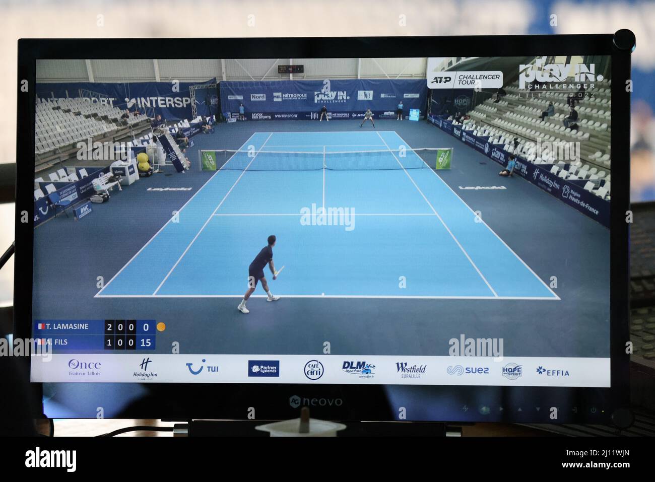 TV Durante el Juego en Challenger 2022, torneo de tenis ATP Challenger Tour  el 21 de marzo de 2022 en el Club de Tenis Lillois Lille Metropole en  Lille, Francia - Foto