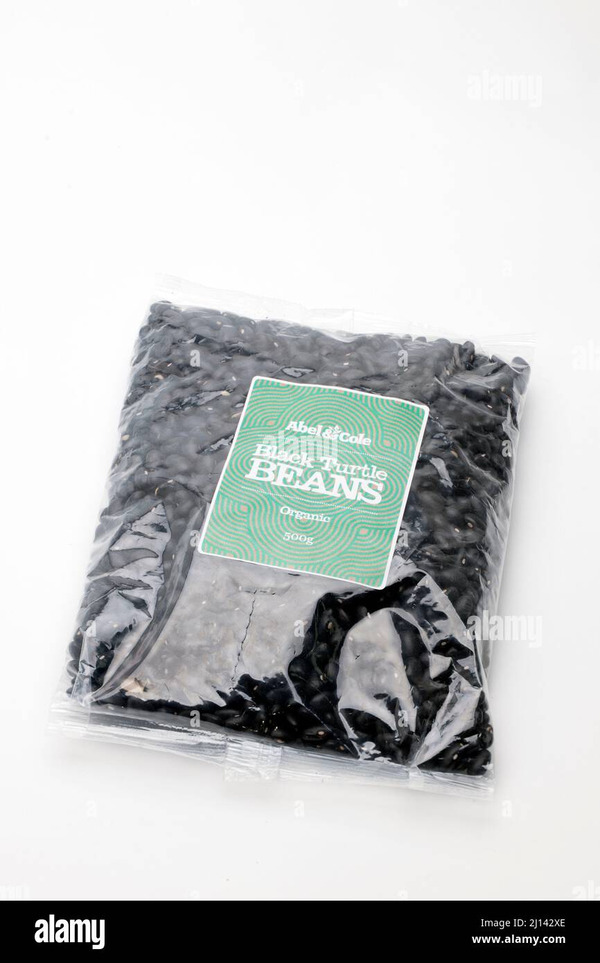 Bolsa de 500 gramos de judías negras orgánicas de Abel y Cole Foto de stock