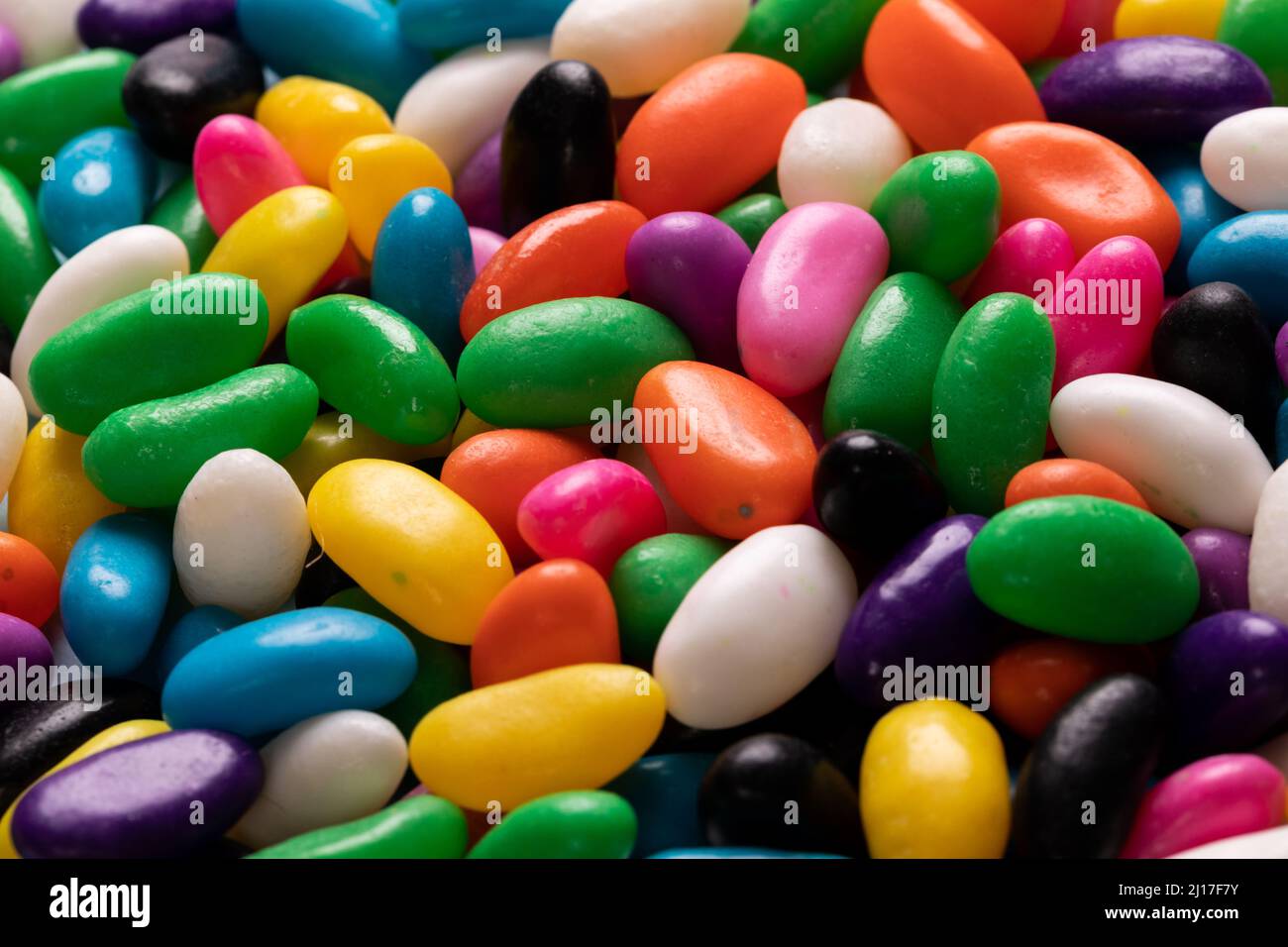 Primer plano fotograma completo grabado con dulces multicolores Foto de stock