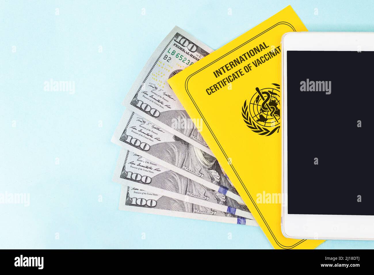 Compra de un pasaporte de vacunación falso para COVID19 y su imagen se