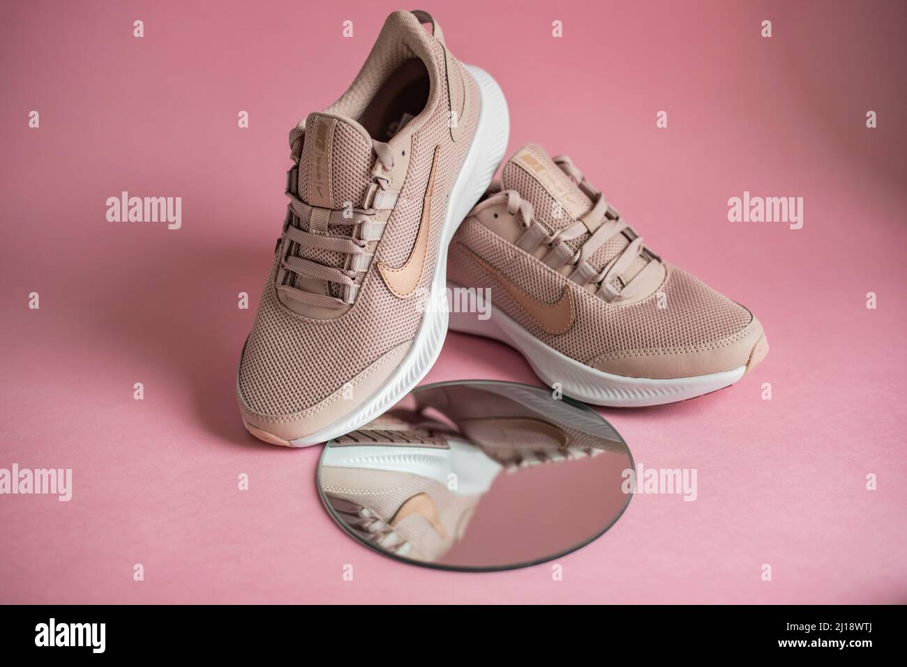 Nike Sport Shop Fotos e Imágenes de stock - Alamy