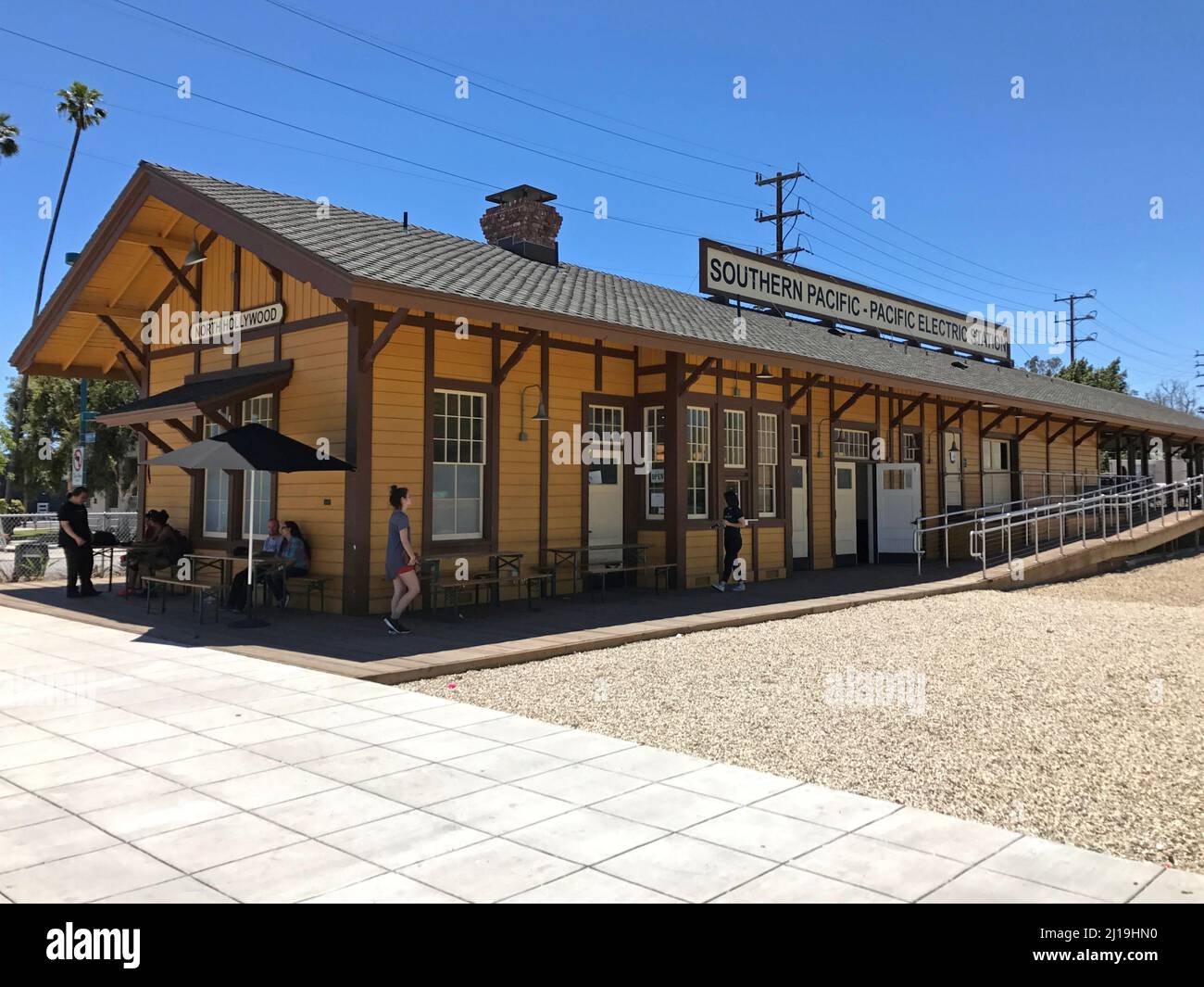 El Lankershim Depot en North Hollywood, California se muestra durante el día. La estructura de madera se completó en 1896. Foto de stock