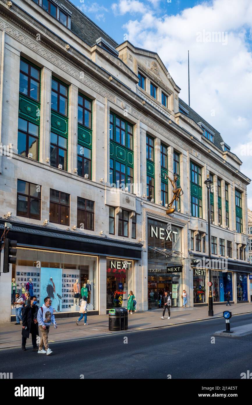 Siguiente Oxford Street - próxima tienda de moda en Oxford Street en el centro de Londres. Next's Flagship Store en Oxford St en el West End de Londres. Foto de stock